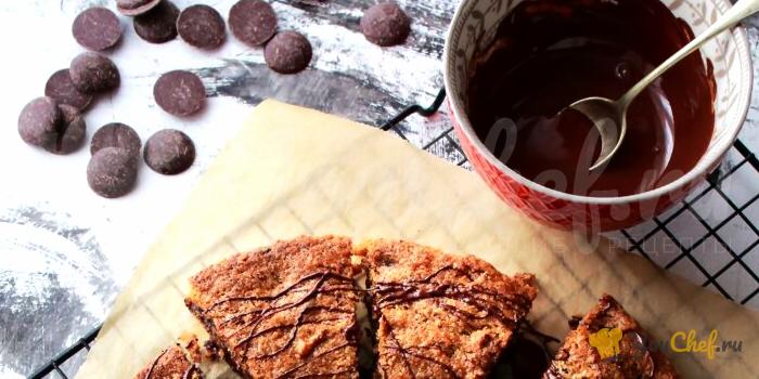 Гигантское печенье из темного шоколада и фундука