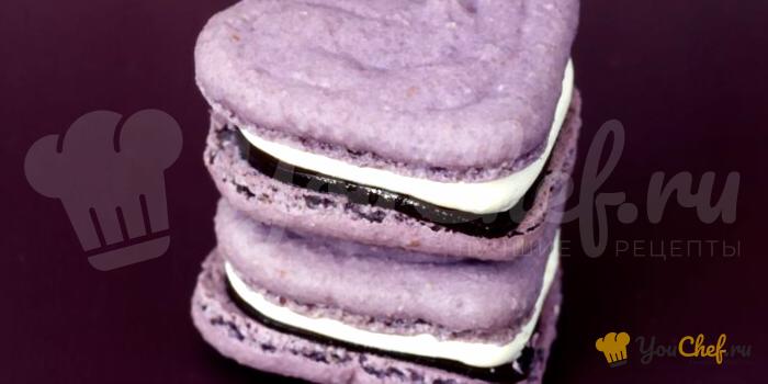 Макаруны из фиолетового и белого шоколада