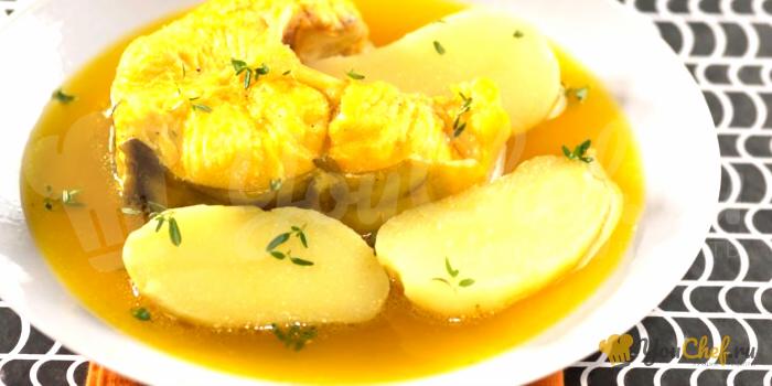 Картофельный суп с конгером и карри