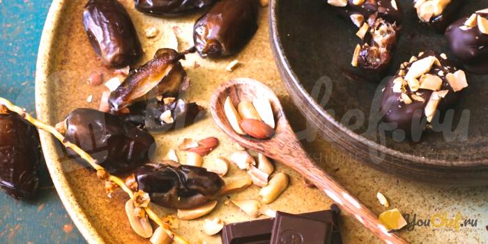 Финики, покрытые темным шоколадом и арахисом