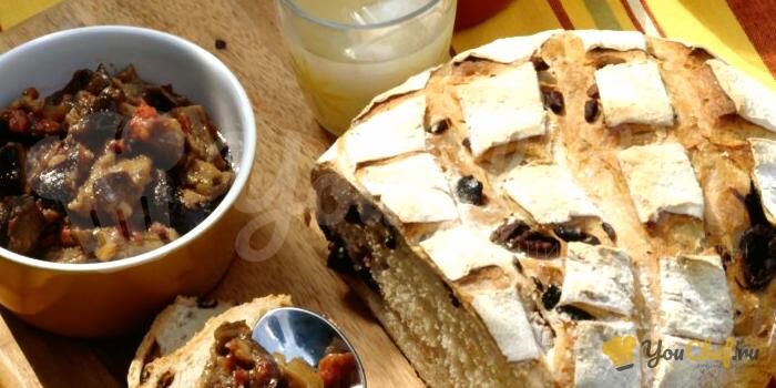 Хлеб с оливками и рисом из баклажанов