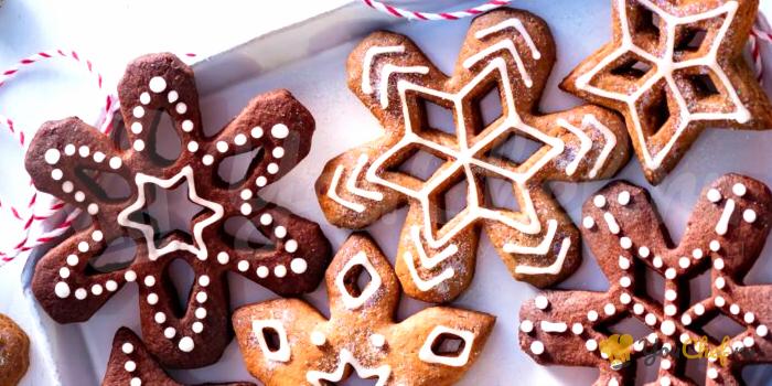 Рождественское песочное печенье, какао и специи