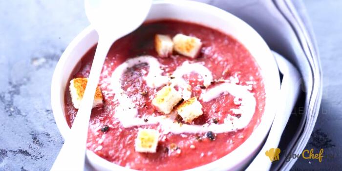 Свекольный суп и сливочное сердце