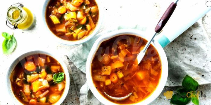 Овощной суп с морковью, фенхелем и базиликом