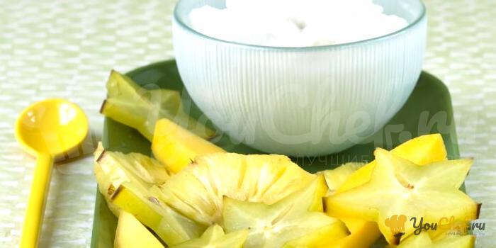 Салат из желтых фруктов с кокосовым муссом