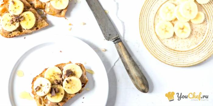 Сбалансированные тосты с бананом и миндалем