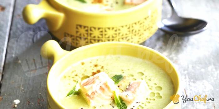 Суп из зеленого горошка с лососем